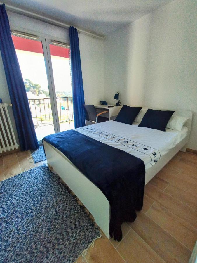 Private Room In Renovated Apartment - Tram 1 Min Walk Nice Exterior foto