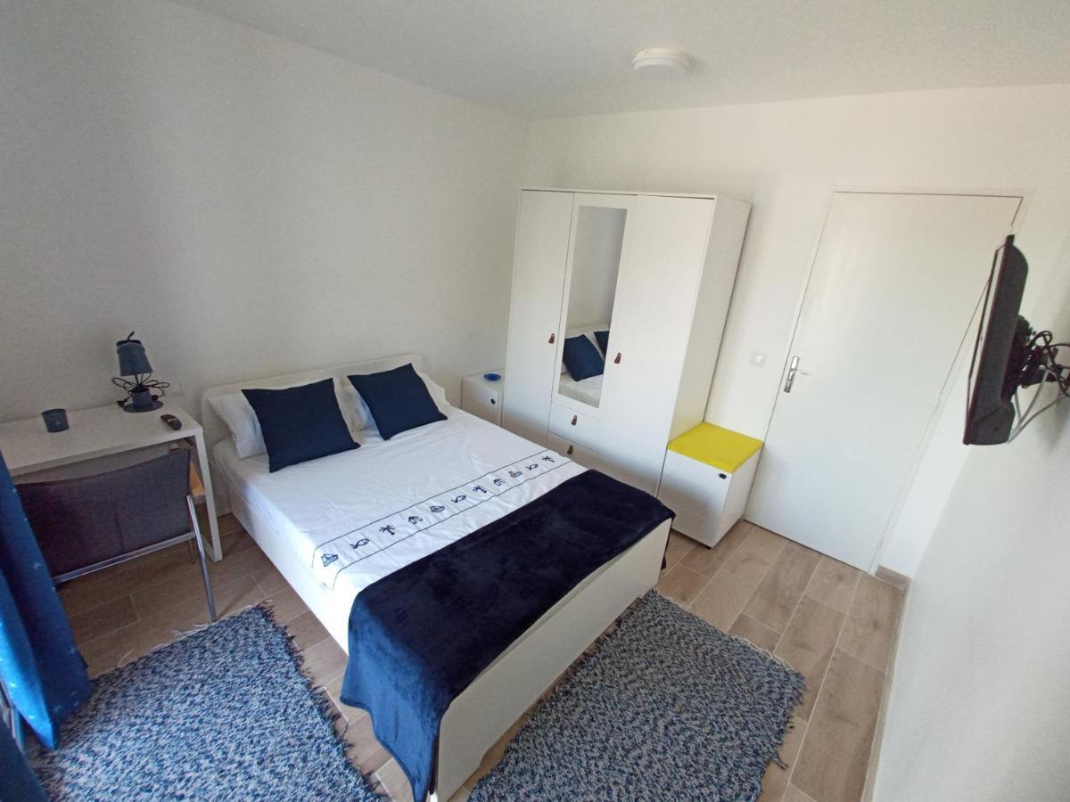 Private Room In Renovated Apartment - Tram 1 Min Walk Nice Exterior foto