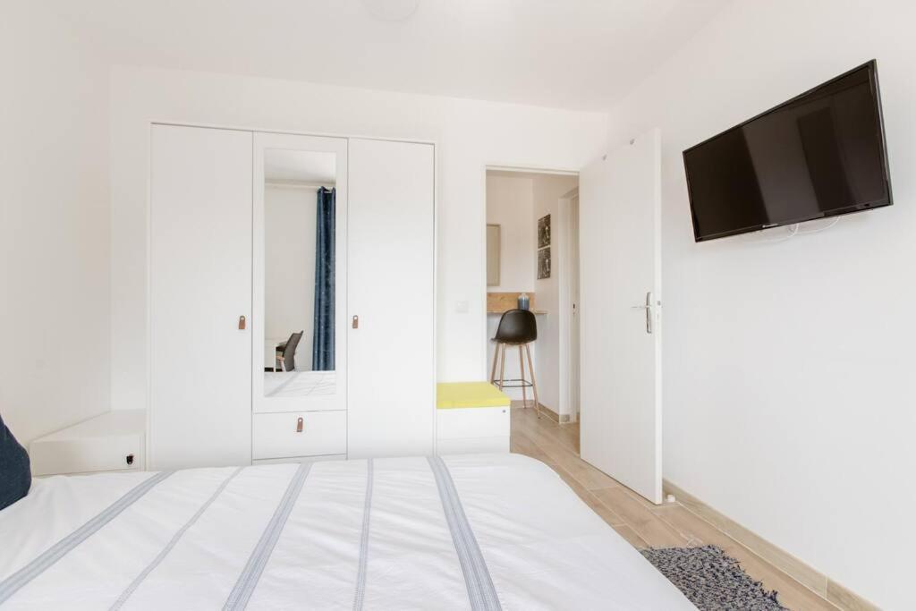 Private Room In Renovated Apartment - Tram 1 Min Walk Nice Exterior foto