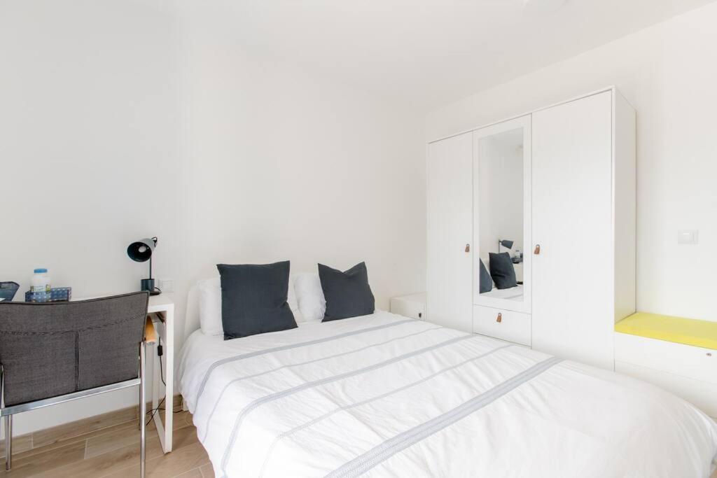 Private Room In Renovated Apartment - Tram 1 Min Walk Nice Exterior foto